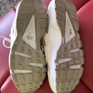 NIKE Huarache Air size 7